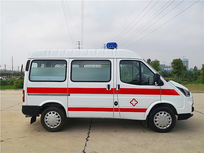 江鈴特順短軸中頂柴油版救護(hù)車(chē)